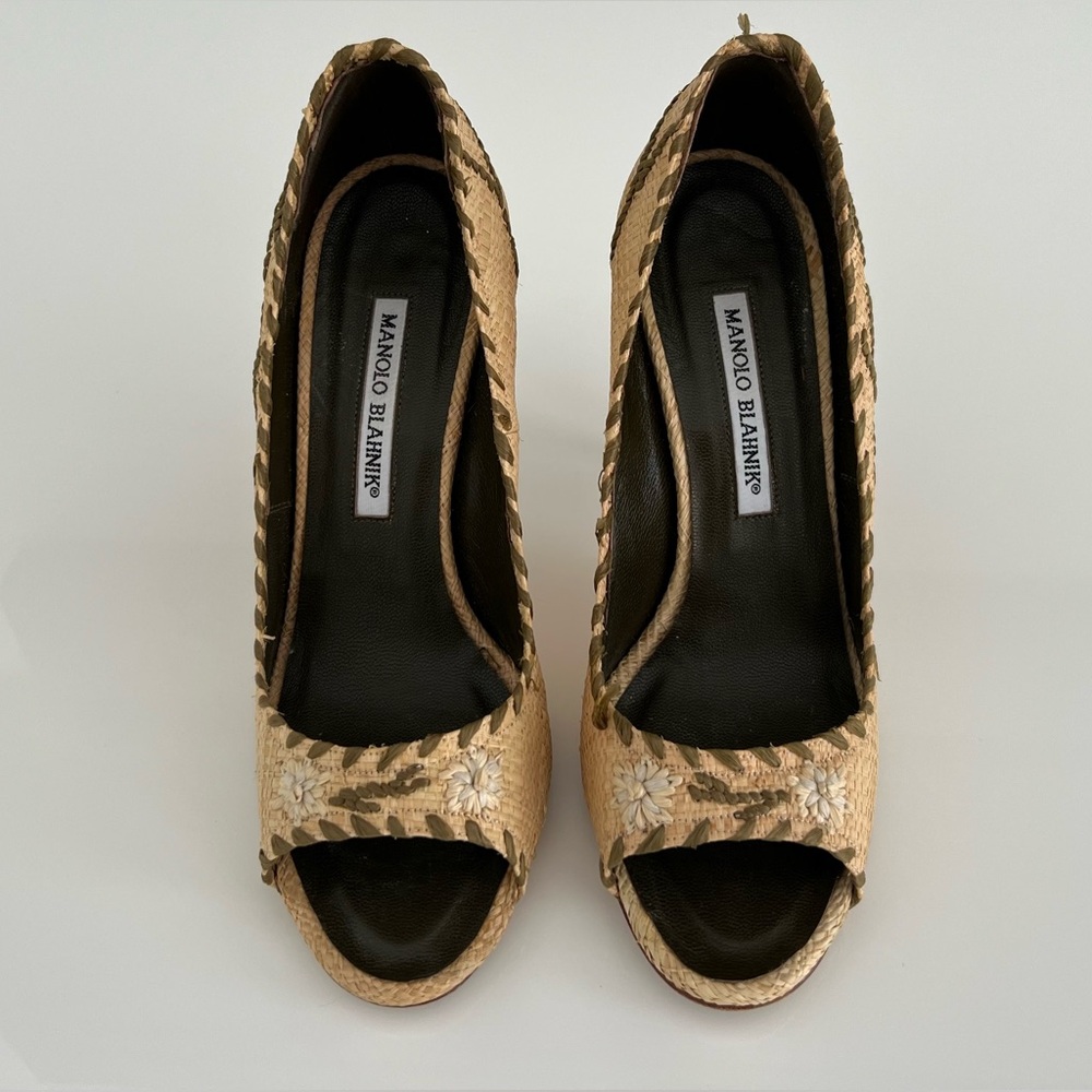 MANOLO BLAHNIK NATURAL RAFFIA PERENNIAL OPEN TOE SANDALS SIZE IT 37.5 / US 7.5